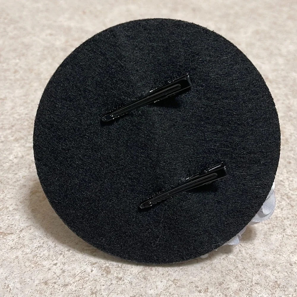BNWOT GYMBOREE BLACK FELT CLIP ON HAT HAIR ACCESSORY & PALE GRAY RUFFLE ACCENT